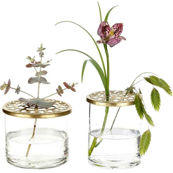 vaser med blomhållare